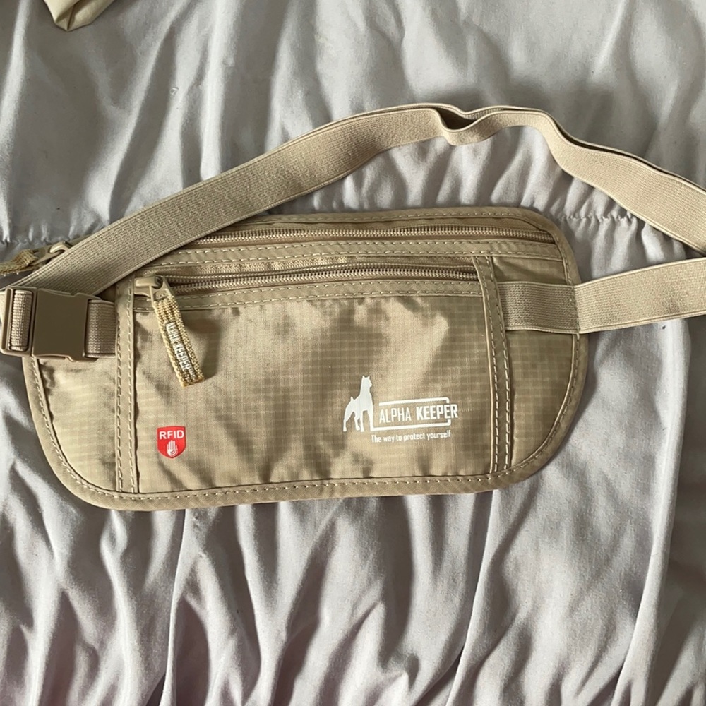 Alpha keeper belt bag